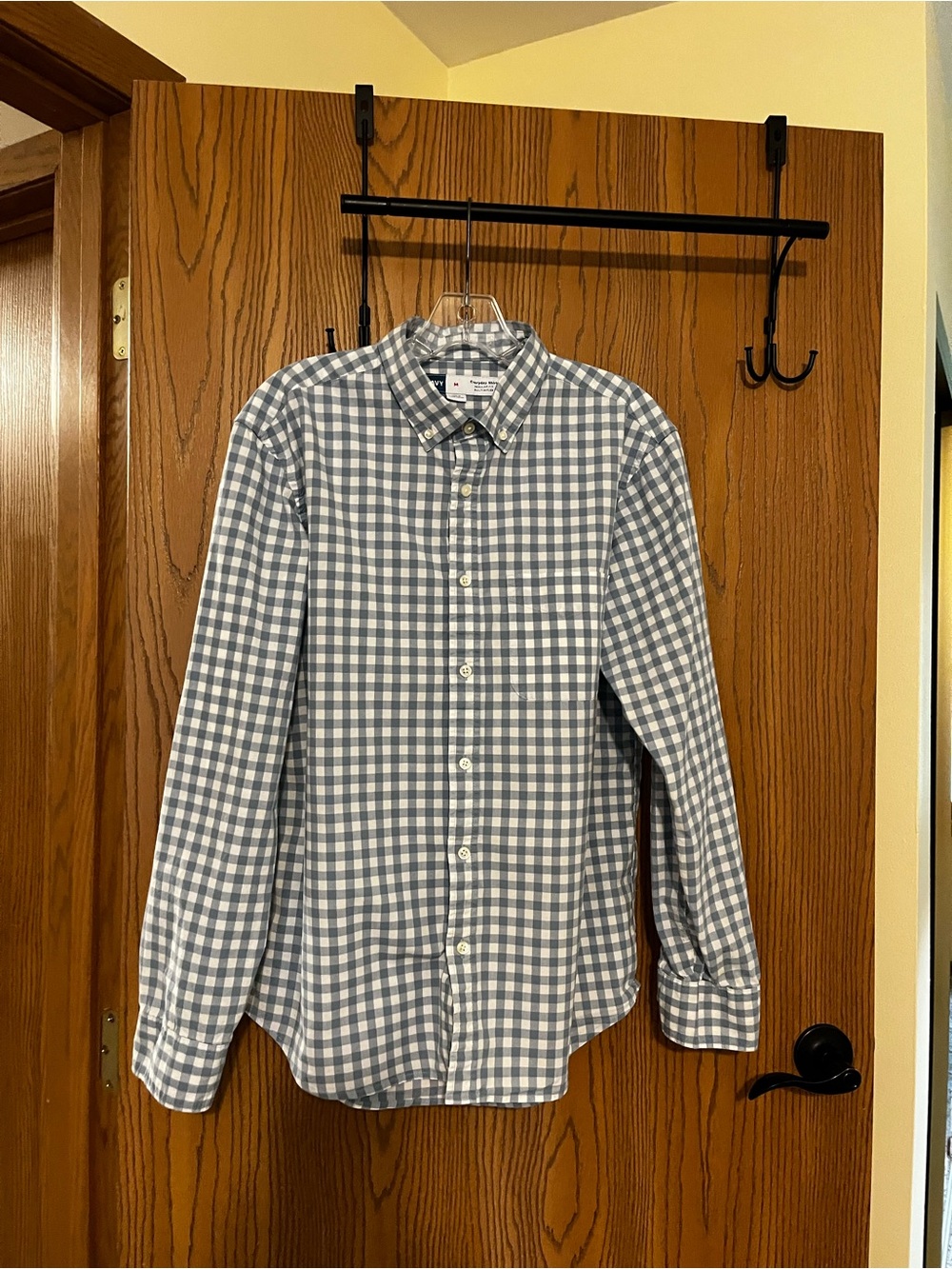Set of 2 Old Navy Men’s Sz M Everyday Regular Fit Shirts Blue and White - Picture 2 of 7